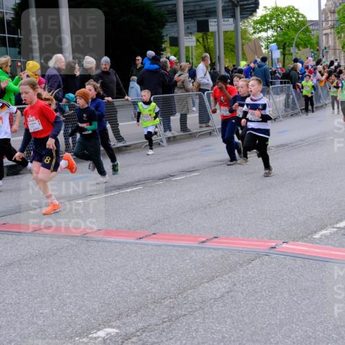 25.04.2026 - Das Zehntel Tim E. http://msf.ph/oto/9568641 25.04.2026 08:54:32 Ziel 1201, 1346, 1374, 1644, 1655, 1922, 2049, 2072, 2249, 2264, 2269, 2286, 2298, 2510, 2591, 2639, 2641, 2654, 2738, 2764, 2883, 2940, 3074, 3102, 3146, 3173, 3294, 3759, 3853, 3916, 3986 meine-sportfotos.de