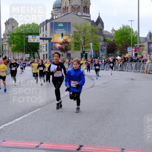25.04.2026 - Das Zehntel Tim E. http://msf.ph/oto/9568675 25.04.2026 08:54:42 Ziel 1003, 1216, 1256, 1433, 1459, 1742, 1743, 1873, 1922, 1937, 2219, 2224, 2225, 2234, 2649, 2723, 2730, 2733, 2763, 2813, 2822, 3089, 3096, 3173, 3201, 3258, 3294, 3305, 3306 meine-sportfotos.de