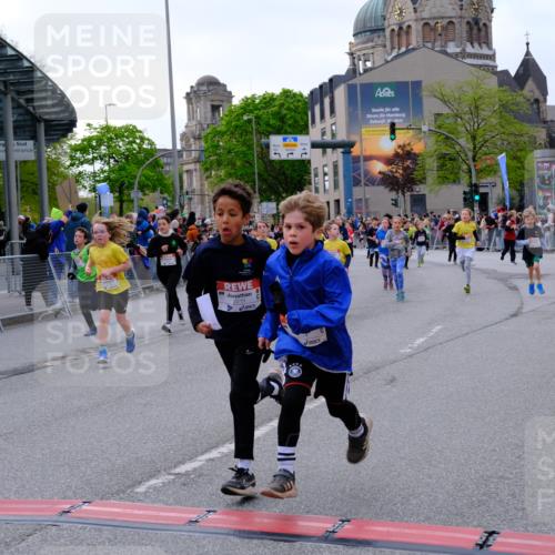 25.04.2026 - Das Zehntel Tim E. http://msf.ph/oto/9568680 25.04.2026 08:54:42 Ziel 1003, 1216, 1256, 1433, 1459, 1742, 1743, 1873, 1922, 1937, 2219, 2224, 2225, 2234, 2649, 2723, 2730, 2733, 2763, 2813, 2822, 3089, 3096, 3173, 3201, 3258, 3294, 3305, 3306 meine-sportfotos.de