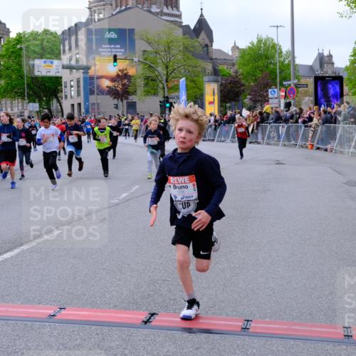 25.04.2026 - Das Zehntel Tim E. http://msf.ph/oto/9568705 25.04.2026 08:54:47 Ziel 1003, 1032, 1216, 1256, 1433, 1742, 1743, 1834, 1867, 1873, 2211, 2219, 2224, 2225, 2234, 2251, 2723, 2730, 2733, 2763, 2813, 2822, 3076, 3100, 3106, 3141, 3161, 3258, 3305, 3306, 3524, 3831, 3958, 4009, 4028, 4030, 4041 meine-sportfotos.de