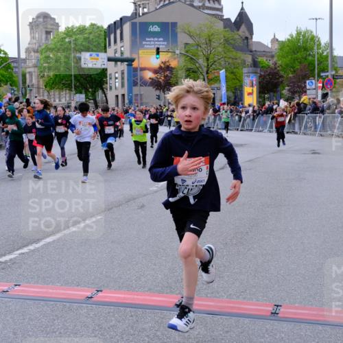 25.04.2026 - Das Zehntel Tim E. http://msf.ph/oto/9568707 25.04.2026 08:54:47 Ziel 1003, 1032, 1216, 1256, 1433, 1742, 1743, 1834, 1867, 1873, 2211, 2219, 2224, 2225, 2234, 2251, 2723, 2730, 2733, 2763, 2813, 2822, 3076, 3100, 3106, 3141, 3161, 3258, 3305, 3306, 3524, 3831, 3958, 4009, 4028, 4030, 4041 meine-sportfotos.de