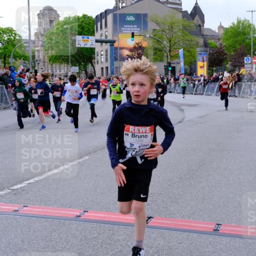 25.04.2026 - Das Zehntel Tim E. http://msf.ph/oto/9568708 25.04.2026 08:54:48 Ziel 1003, 1032, 1216, 1256, 1433, 1742, 1743, 1834, 1867, 1873, 2211, 2219, 2224, 2225, 2234, 2251, 2723, 2730, 2733, 2763, 2813, 2822, 3076, 3100, 3106, 3141, 3161, 3258, 3524, 3831, 3958, 4009, 4028, 4030, 4041 meine-sportfotos.de