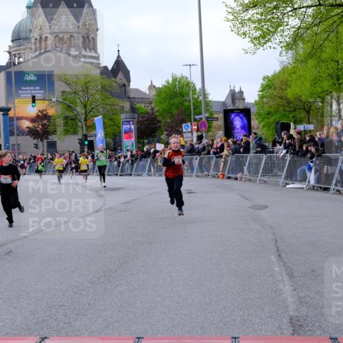 25.04.2026 - Das Zehntel Tim E. http://msf.ph/oto/9568709 25.04.2026 08:54:50 Ziel 1003, 1032, 1216, 1256, 1433, 1742, 1834, 1867, 2181, 2211, 2225, 2234, 2251, 2608, 2723, 2730, 2813, 2822, 2848, 3076, 3100, 3106, 3141, 3161, 3524, 3831, 3958, 4009, 4028, 4030, 4041 meine-sportfotos.de