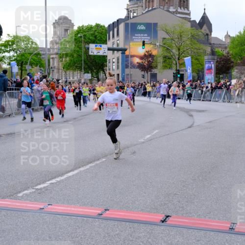 25.04.2026 - Das Zehntel Tim E. http://msf.ph/oto/9568741 25.04.2026 08:55:00 Ziel 1266, 1300, 1340, 1812, 2039, 2047, 2056, 2181, 2459, 2608, 2619, 2633, 2748, 2752, 2848, 2962, 3049, 3053, 3120, 3126, 3340, 3358, 3379, 3506, 3731, 3756, 3760, 3783, 3826, 3828 meine-sportfotos.de