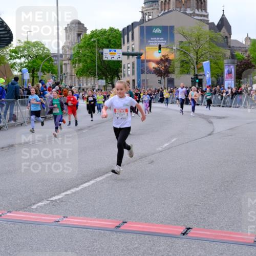 25.04.2026 - Das Zehntel Tim E. http://msf.ph/oto/9568742 25.04.2026 08:55:00 Ziel 1266, 1300, 1340, 1812, 2039, 2047, 2056, 2181, 2459, 2608, 2619, 2633, 2748, 2752, 2848, 2962, 3049, 3053, 3120, 3126, 3340, 3358, 3379, 3506, 3731, 3756, 3760, 3783, 3826, 3828 meine-sportfotos.de