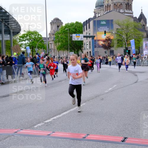 25.04.2026 - Das Zehntel Tim E. http://msf.ph/oto/9568744 25.04.2026 08:55:00 Ziel 1266, 1300, 1340, 1812, 2039, 2047, 2056, 2181, 2459, 2608, 2619, 2633, 2748, 2752, 2848, 2962, 3049, 3053, 3120, 3126, 3340, 3358, 3379, 3506, 3731, 3756, 3760, 3783, 3826, 3828 meine-sportfotos.de