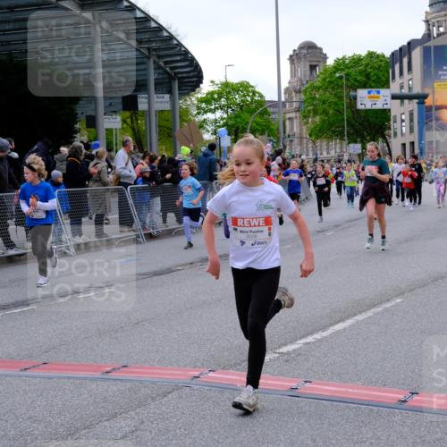 25.04.2026 - Das Zehntel Tim E. http://msf.ph/oto/9568746 25.04.2026 08:55:01 Ziel 1266, 1300, 1340, 1812, 2039, 2047, 2056, 2181, 2459, 2608, 2619, 2633, 2748, 2752, 2793, 2848, 2962, 3049, 3053, 3120, 3126, 3340, 3358, 3379, 3506, 3636, 3731, 3756, 3760, 3783, 3826, 3828, 4014 meine-sportfotos.de