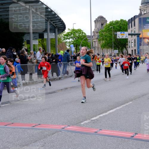 25.04.2026 - Das Zehntel Tim E. http://msf.ph/oto/9568752 25.04.2026 08:55:02 Ziel 1266, 1300, 1340, 1812, 2009, 2010, 2039, 2047, 2056, 2181, 2459, 2619, 2633, 2748, 2752, 2793, 2828, 2848, 2962, 3049, 3053, 3091, 3120, 3126, 3236, 3340, 3358, 3379, 3506, 3636, 3731, 3756, 3760, 3783, 3826, 3828, 4014 meine-sportfotos.de