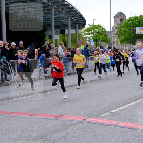 25.04.2026 - Das Zehntel Tim E. http://msf.ph/oto/9568766 25.04.2026 08:55:04 Ziel 1090, 1160, 1266, 1297, 1300, 1306, 1340, 1812, 2009, 2010, 2039, 2047, 2056, 2459, 2619, 2633, 2748, 2752, 2793, 2828, 2962, 3049, 3053, 3091, 3120, 3126, 3236, 3247, 3358, 3379, 3506, 3636, 3731, 3756, 3760, 3783, 3814, 3826, 3828, 3936, 4014 meine-sportfotos.de