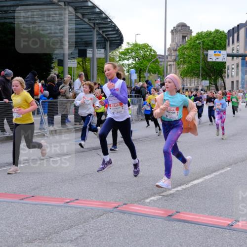 25.04.2026 - Das Zehntel Tim E. http://msf.ph/oto/9568772 25.04.2026 08:55:05 Ziel 1090, 1160, 1266, 1297, 1300, 1306, 1340, 1380, 1642, 2009, 2010, 2039, 2047, 2056, 2459, 2619, 2633, 2793, 2828, 2962, 3049, 3053, 3091, 3120, 3126, 3236, 3247, 3358, 3379, 3506, 3636, 3668, 3678, 3731, 3756, 3760, 3783, 3814, 3826, 3828, 3936, 4014 meine-sportfotos.de