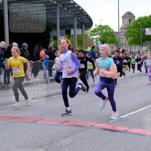 25.04.2026 - Das Zehntel Tim E. http://msf.ph/oto/9568774 25.04.2026 08:55:05 Ziel 1090, 1160, 1266, 1297, 1300, 1306, 1340, 1380, 1642, 2009, 2010, 2039, 2047, 2056, 2459, 2619, 2633, 2793, 2828, 2962, 3049, 3053, 3091, 3120, 3126, 3236, 3247, 3358, 3379, 3506, 3636, 3668, 3678, 3731, 3756, 3760, 3783, 3814, 3826, 3828, 3936, 4014 meine-sportfotos.de