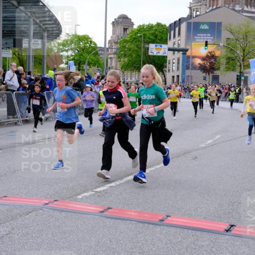 25.04.2026 - Das Zehntel Tim E. http://msf.ph/oto/9568793 25.04.2026 08:55:09 Ziel 1090, 1160, 1297, 1306, 1380, 1550, 1642, 1646, 1657, 1818, 2009, 2010, 2039, 2047, 2056, 2439, 2459, 2619, 2711, 2718, 2793, 2828, 3091, 3105, 3120, 3126, 3128, 3236, 3247, 3358, 3636, 3668, 3678, 3721, 3814, 3826, 3828, 3936, 4014 meine-sportfotos.de