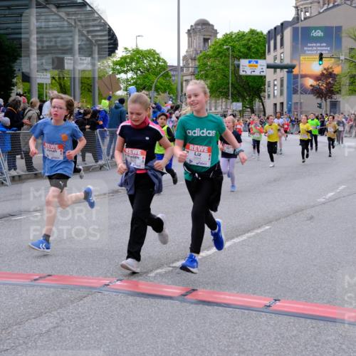 25.04.2026 - Das Zehntel Tim E. http://msf.ph/oto/9568796 25.04.2026 08:55:09 Ziel 1090, 1160, 1297, 1306, 1380, 1550, 1642, 1646, 1657, 1818, 2009, 2010, 2039, 2047, 2056, 2439, 2459, 2619, 2711, 2718, 2793, 2828, 3091, 3105, 3120, 3126, 3128, 3236, 3247, 3358, 3636, 3668, 3678, 3721, 3814, 3826, 3828, 3936, 4014 meine-sportfotos.de