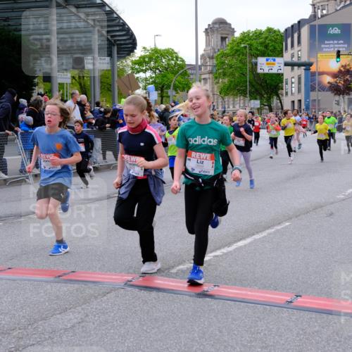 25.04.2026 - Das Zehntel Tim E. http://msf.ph/oto/9568797 25.04.2026 08:55:10 Ziel 1090, 1160, 1297, 1306, 1380, 1517, 1550, 1642, 1646, 1657, 1818, 2009, 2010, 2056, 2439, 2459, 2619, 2711, 2718, 2793, 2828, 3091, 3105, 3120, 3126, 3128, 3236, 3247, 3313, 3358, 3636, 3668, 3678, 3721, 3814, 3826, 3828, 3936, 4014 meine-sportfotos.de