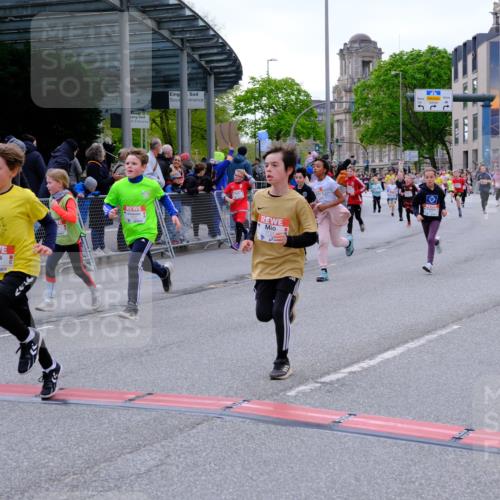 25.04.2026 - Das Zehntel Tim E. http://msf.ph/oto/9568819 25.04.2026 08:55:14 Ziel 1038, 1045, 1090, 1160, 1297, 1304, 1306, 1380, 1381, 1517, 1550, 1565, 1642, 1646, 1657, 1818, 2009, 2010, 2439, 2584, 2650, 2682, 2711, 2718, 2828, 3091, 3105, 3128, 3145, 3236, 3247, 3313, 3544, 3668, 3678, 3721, 3814, 3936, 3964 meine-sportfotos.de