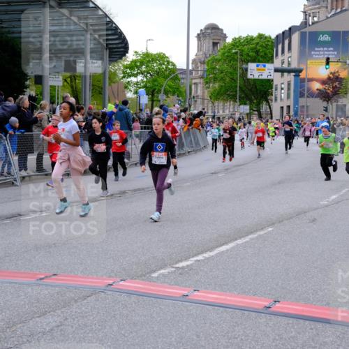 25.04.2026 - Das Zehntel Tim E. http://msf.ph/oto/9568824 25.04.2026 08:55:15 Ziel 1038, 1045, 1090, 1160, 1297, 1304, 1306, 1380, 1381, 1517, 1550, 1565, 1614, 1642, 1646, 1657, 1818, 2439, 2584, 2650, 2682, 2711, 2718, 3105, 3128, 3145, 3247, 3313, 3544, 3668, 3678, 3721, 3814, 3936, 3964 meine-sportfotos.de