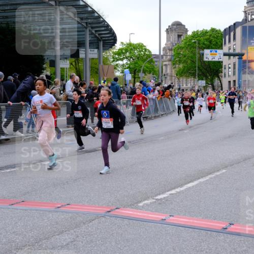 25.04.2026 - Das Zehntel Tim E. http://msf.ph/oto/9568827 25.04.2026 08:55:16 Ziel 1038, 1045, 1090, 1297, 1304, 1306, 1380, 1381, 1517, 1550, 1565, 1614, 1642, 1646, 1657, 1818, 2439, 2584, 2650, 2682, 2711, 2718, 3105, 3128, 3145, 3313, 3544, 3668, 3678, 3721, 3814, 3936, 3964 meine-sportfotos.de