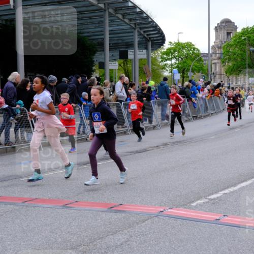 25.04.2026 - Das Zehntel Tim E. http://msf.ph/oto/9568831 25.04.2026 08:55:16 Ziel 1038, 1045, 1090, 1297, 1304, 1306, 1380, 1381, 1517, 1550, 1565, 1614, 1642, 1646, 1657, 1818, 2439, 2584, 2650, 2682, 2711, 2718, 3105, 3128, 3145, 3313, 3544, 3668, 3678, 3721, 3814, 3936, 3964 meine-sportfotos.de