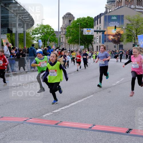 25.04.2026 - Das Zehntel Tim E. http://msf.ph/oto/9568835 25.04.2026 08:55:17 Ziel 1038, 1045, 1304, 1380, 1381, 1517, 1550, 1565, 1614, 1642, 1646, 1657, 1818, 1975, 2439, 2584, 2650, 2682, 2711, 2718, 3062, 3105, 3128, 3145, 3313, 3544, 3668, 3678, 3721, 3964 meine-sportfotos.de