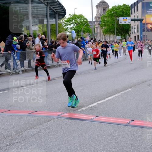 25.04.2026 - Das Zehntel Tim E. http://msf.ph/oto/9568838 25.04.2026 08:55:19 Ziel 1038, 1045, 1050, 1056, 1070, 1304, 1381, 1517, 1565, 1614, 1646, 1657, 1818, 1975, 2439, 2584, 2650, 2682, 2711, 2718, 3062, 3105, 3128, 3145, 3313, 3445, 3516, 3544, 3721, 3893, 3964, 4006 meine-sportfotos.de