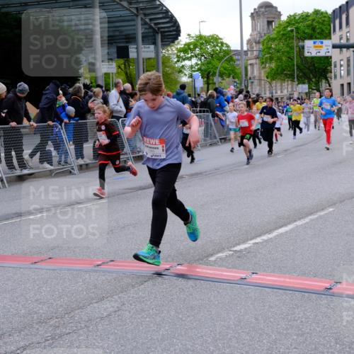 25.04.2026 - Das Zehntel Tim E. http://msf.ph/oto/9568839 25.04.2026 08:55:19 Ziel 1038, 1045, 1050, 1056, 1070, 1304, 1381, 1517, 1565, 1614, 1646, 1657, 1818, 1975, 2439, 2584, 2650, 2682, 2711, 2718, 3062, 3105, 3128, 3145, 3313, 3445, 3516, 3544, 3721, 3893, 3964, 4006 meine-sportfotos.de