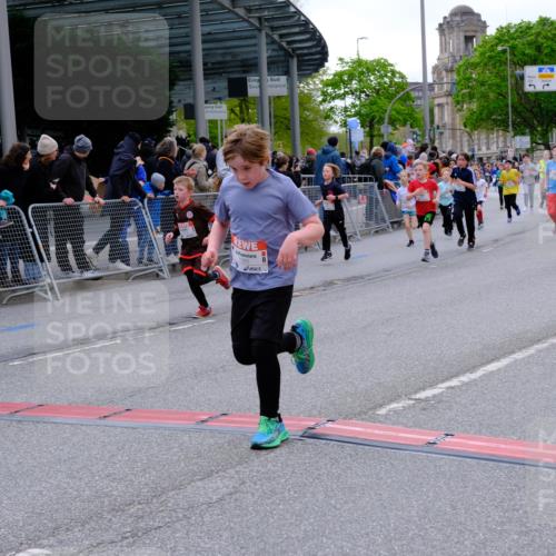25.04.2026 - Das Zehntel Tim E. http://msf.ph/oto/9568840 25.04.2026 08:55:19 Ziel 1038, 1045, 1050, 1056, 1070, 1304, 1381, 1517, 1565, 1614, 1646, 1657, 1818, 1975, 2439, 2584, 2650, 2682, 2711, 2718, 3062, 3105, 3128, 3145, 3313, 3445, 3516, 3544, 3721, 3893, 3964, 4006 meine-sportfotos.de