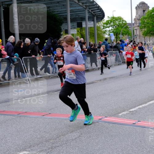 25.04.2026 - Das Zehntel Tim E. http://msf.ph/oto/9568841 25.04.2026 08:55:19 Ziel 1038, 1045, 1050, 1056, 1070, 1304, 1381, 1517, 1565, 1614, 1646, 1657, 1818, 1975, 2439, 2584, 2650, 2682, 2711, 2718, 3062, 3105, 3128, 3145, 3313, 3445, 3516, 3544, 3721, 3893, 3964, 4006 meine-sportfotos.de