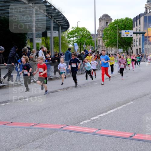 25.04.2026 - Das Zehntel Tim E. http://msf.ph/oto/9568847 25.04.2026 08:55:20 Ziel 1038, 1045, 1050, 1056, 1070, 1304, 1381, 1517, 1565, 1614, 1975, 2439, 2584, 2650, 2682, 2711, 2718, 2769, 3062, 3145, 3313, 3445, 3516, 3544, 3721, 3893, 3964, 3980, 4006 meine-sportfotos.de