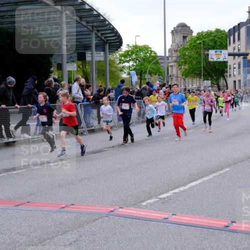 25.04.2026 - Das Zehntel Tim E. http://msf.ph/oto/9568848 25.04.2026 08:55:20 Ziel 1038, 1045, 1050, 1056, 1070, 1304, 1381, 1517, 1565, 1614, 1975, 2439, 2584, 2650, 2682, 2711, 2718, 2769, 3062, 3145, 3313, 3445, 3516, 3544, 3721, 3893, 3964, 3980, 4006 meine-sportfotos.de