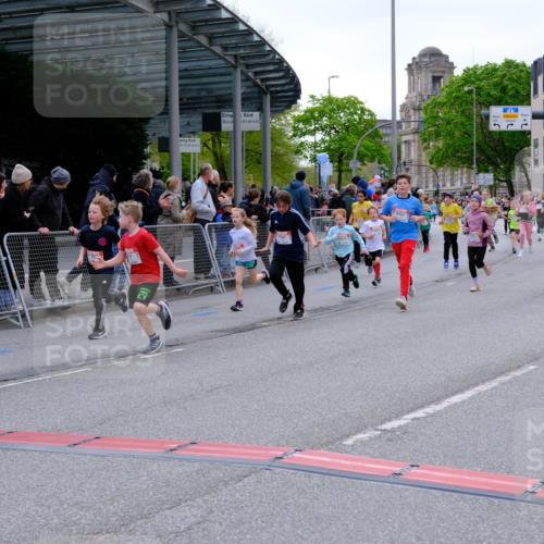 25.04.2026 - Das Zehntel Tim E. http://msf.ph/oto/9568850 25.04.2026 08:55:21 Ziel 1038, 1045, 1050, 1056, 1070, 1304, 1381, 1517, 1565, 1614, 1975, 2037, 2071, 2439, 2584, 2650, 2682, 2711, 2718, 2769, 2780, 3062, 3145, 3237, 3313, 3445, 3516, 3544, 3721, 3893, 3964, 3980, 4006 meine-sportfotos.de