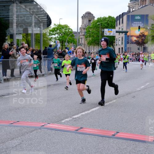 25.04.2026 - Das Zehntel Tim E. http://msf.ph/oto/9568872 25.04.2026 08:55:26 Ziel 1050, 1056, 1070, 1123, 1565, 1614, 1875, 1975, 2037, 2071, 2171, 2384, 2387, 2398, 2682, 2769, 2780, 2964, 3062, 3228, 3237, 3445, 3516, 3893, 3895, 3980, 4006, 4035 meine-sportfotos.de