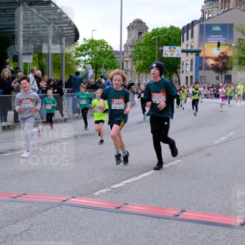 25.04.2026 - Das Zehntel Tim E. http://msf.ph/oto/9568873 25.04.2026 08:55:26 Ziel 1050, 1056, 1070, 1123, 1565, 1614, 1875, 1975, 2037, 2071, 2171, 2384, 2387, 2398, 2682, 2769, 2780, 2964, 3062, 3228, 3237, 3445, 3516, 3893, 3895, 3980, 4006, 4035 meine-sportfotos.de