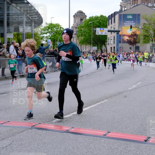 25.04.2026 - Das Zehntel Tim E. http://msf.ph/oto/9568874 25.04.2026 08:55:26 Ziel 1050, 1056, 1070, 1123, 1565, 1614, 1875, 1975, 2037, 2071, 2171, 2384, 2387, 2398, 2682, 2769, 2780, 2964, 3062, 3228, 3237, 3445, 3516, 3893, 3895, 3980, 4006, 4035 meine-sportfotos.de