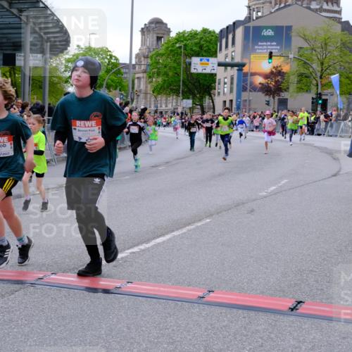 25.04.2026 - Das Zehntel Tim E. http://msf.ph/oto/9568876 25.04.2026 08:55:26 Ziel 1050, 1056, 1070, 1123, 1565, 1614, 1875, 1975, 2037, 2071, 2171, 2384, 2387, 2398, 2682, 2769, 2780, 2964, 3062, 3228, 3237, 3445, 3516, 3893, 3895, 3980, 4006, 4035 meine-sportfotos.de