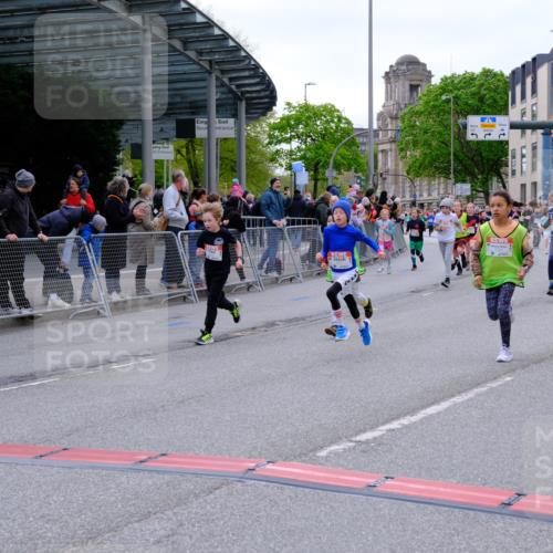 25.04.2026 - Das Zehntel Tim E. http://msf.ph/oto/9568908 25.04.2026 08:55:32 Ziel 1123, 1365, 1388, 1424, 1875, 1898, 2002, 2037, 2071, 2171, 2319, 2384, 2387, 2398, 2494, 2527, 2769, 2780, 2869, 2928, 2964, 3228, 3237, 3275, 3536, 3757, 3875, 3895, 3980, 4035 meine-sportfotos.de