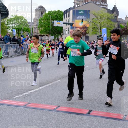 25.04.2026 - Das Zehntel Tim E. http://msf.ph/oto/9568910 25.04.2026 08:55:33 Ziel 1123, 1365, 1388, 1424, 1875, 1898, 2002, 2037, 2071, 2171, 2319, 2384, 2387, 2398, 2494, 2527, 2780, 2869, 2928, 2964, 3080, 3101, 3228, 3234, 3237, 3275, 3536, 3757, 3875, 3895, 4035 meine-sportfotos.de