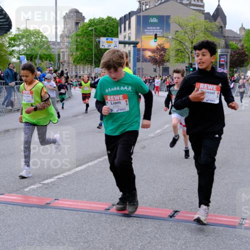 25.04.2026 - Das Zehntel Tim E. http://msf.ph/oto/9568913 25.04.2026 08:55:33 Ziel 1123, 1365, 1388, 1424, 1875, 1898, 2002, 2037, 2071, 2171, 2319, 2384, 2387, 2398, 2494, 2527, 2780, 2869, 2928, 2964, 3080, 3101, 3228, 3234, 3237, 3275, 3536, 3757, 3875, 3895, 4035 meine-sportfotos.de