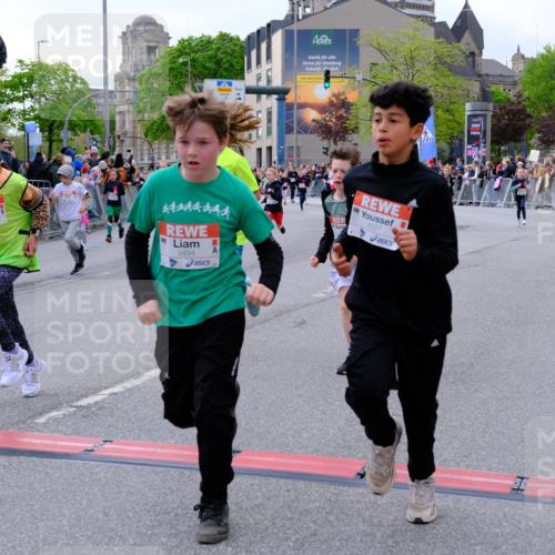 25.04.2026 - Das Zehntel Tim E. http://msf.ph/oto/9568915 25.04.2026 08:55:33 Ziel 1123, 1365, 1388, 1424, 1875, 1898, 2002, 2037, 2071, 2171, 2319, 2384, 2387, 2398, 2494, 2527, 2780, 2869, 2928, 2964, 3080, 3101, 3228, 3234, 3237, 3275, 3536, 3757, 3875, 3895, 4035 meine-sportfotos.de
