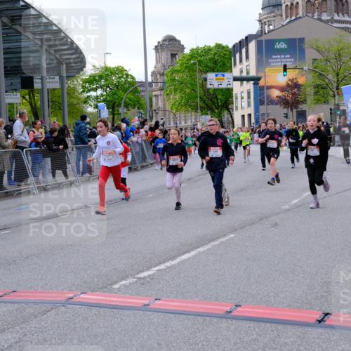 25.04.2026 - Das Zehntel Tim E. http://msf.ph/oto/9568948 25.04.2026 08:55:42 Ziel 1008, 1155, 1717, 1740, 1828, 1877, 2196, 2207, 2296, 2319, 2615, 2669, 2686, 2869, 2895, 2928, 3002, 3059, 3065, 3080, 3093, 3101, 3234, 3354, 3360, 3536, 3745, 3975 meine-sportfotos.de