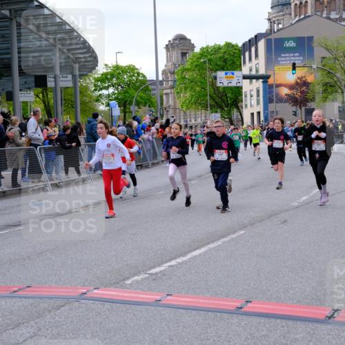 25.04.2026 - Das Zehntel Tim E. http://msf.ph/oto/9568949 25.04.2026 08:55:42 Ziel 1008, 1155, 1717, 1740, 1828, 1877, 2196, 2207, 2296, 2319, 2615, 2669, 2686, 2869, 2895, 2928, 3002, 3059, 3065, 3080, 3093, 3101, 3234, 3354, 3360, 3536, 3745, 3975 meine-sportfotos.de