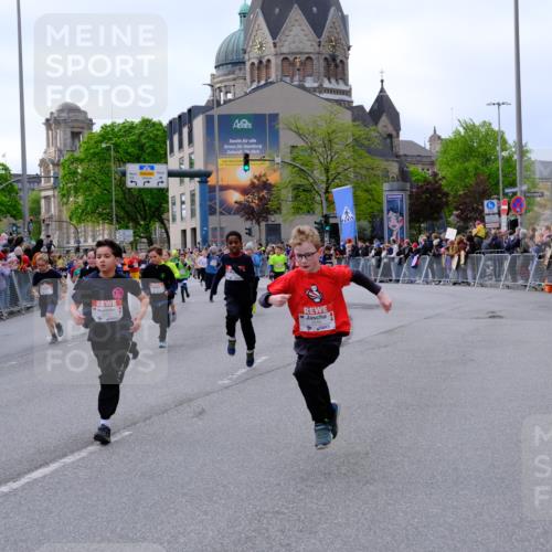 25.04.2026 - Das Zehntel Tim E. http://msf.ph/oto/9568958 25.04.2026 08:55:45 Ziel 1008, 1113, 1134, 1155, 1638, 1717, 1740, 1828, 1877, 2108, 2196, 2207, 2296, 2606, 2615, 2669, 2686, 2895, 3002, 3059, 3065, 3080, 3093, 3101, 3234, 3354, 3360, 3745, 3975, 4058 meine-sportfotos.de