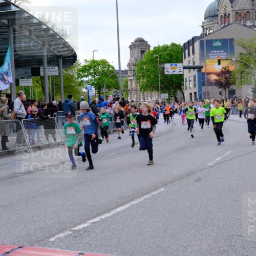 25.04.2026 - Das Zehntel Tim E. http://msf.ph/oto/9568977 25.04.2026 08:55:49 Ziel 1113, 1131, 1134, 1307, 1341, 1638, 1639, 1645, 1717, 1740, 1963, 1968, 2040, 2108, 2217, 2229, 2296, 2463, 2474, 2478, 2606, 2615, 2669, 2686, 2895, 3059, 3065, 3093, 3354, 3360, 3520, 3526, 3745, 3844, 3849, 3975, 4058 meine-sportfotos.de