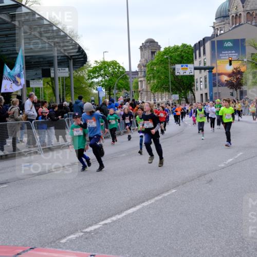 25.04.2026 - Das Zehntel Tim E. http://msf.ph/oto/9568978 25.04.2026 08:55:49 Ziel 1113, 1131, 1134, 1307, 1341, 1638, 1639, 1645, 1717, 1740, 1963, 1968, 2040, 2108, 2217, 2229, 2296, 2463, 2474, 2478, 2606, 2615, 2669, 2686, 2895, 3059, 3065, 3093, 3354, 3360, 3520, 3526, 3745, 3844, 3849, 3975, 4058 meine-sportfotos.de