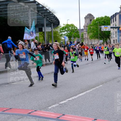 25.04.2026 - Das Zehntel Tim E. http://msf.ph/oto/9568979 25.04.2026 08:55:50 Ziel 1113, 1131, 1134, 1307, 1341, 1638, 1639, 1645, 1717, 1740, 1963, 1968, 2040, 2108, 2217, 2229, 2296, 2463, 2474, 2478, 2565, 2594, 2606, 2615, 2669, 2686, 2895, 3059, 3065, 3093, 3354, 3360, 3520, 3526, 3745, 3844, 3847, 3849, 3975, 4058 meine-sportfotos.de