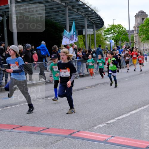 25.04.2026 - Das Zehntel Tim E. http://msf.ph/oto/9568983 25.04.2026 08:55:50 Ziel 1113, 1131, 1134, 1307, 1341, 1638, 1639, 1645, 1717, 1740, 1963, 1968, 2040, 2108, 2217, 2229, 2296, 2463, 2474, 2478, 2565, 2594, 2606, 2615, 2669, 2686, 2895, 3059, 3065, 3093, 3354, 3360, 3520, 3526, 3745, 3844, 3847, 3849, 3975, 4058 meine-sportfotos.de