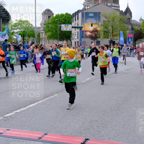 25.04.2026 - Das Zehntel Tim E. http://msf.ph/oto/9569016 25.04.2026 08:55:57 Ziel 1004, 1126, 1131, 1302, 1307, 1316, 1331, 1341, 1363, 1369, 1562, 1567, 1575, 1639, 1645, 1649, 1759, 1762, 1959, 1963, 1968, 2040, 2078, 2217, 2222, 2229, 2323, 2463, 2474, 2478, 2565, 2594, 2607, 2972, 3196, 3206, 3465, 3520, 3526, 3559, 3610, 3715, 3718, 3722, 3803, 3844, 3847, 3849, 3891, 3950, 3963 meine-sportfotos.de