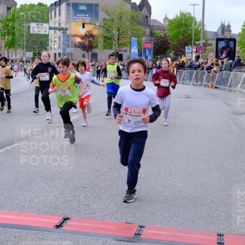 25.04.2026 - Das Zehntel Tim E. http://msf.ph/oto/9569020 25.04.2026 08:55:58 Ziel 1004, 1126, 1131, 1257, 1302, 1307, 1316, 1331, 1341, 1363, 1369, 1562, 1567, 1575, 1639, 1645, 1649, 1758, 1759, 1762, 1959, 1963, 1968, 2040, 2078, 2217, 2222, 2229, 2323, 2463, 2474, 2478, 2565, 2594, 2607, 2972, 3196, 3206, 3465, 3520, 3526, 3559, 3610, 3715, 3718, 3722, 3803, 3844, 3847, 3849, 3891, 3950, 3963 meine-sportfotos.de