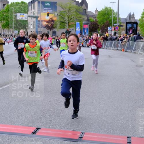 25.04.2026 - Das Zehntel Tim E. http://msf.ph/oto/9569021 25.04.2026 08:55:58 Ziel 1004, 1126, 1131, 1257, 1302, 1307, 1316, 1331, 1341, 1363, 1369, 1562, 1567, 1575, 1639, 1645, 1649, 1758, 1759, 1762, 1959, 1963, 1968, 2040, 2078, 2217, 2222, 2229, 2323, 2463, 2474, 2478, 2565, 2594, 2607, 2972, 3196, 3206, 3465, 3520, 3526, 3559, 3610, 3715, 3718, 3722, 3803, 3844, 3847, 3849, 3891, 3950, 3963 meine-sportfotos.de
