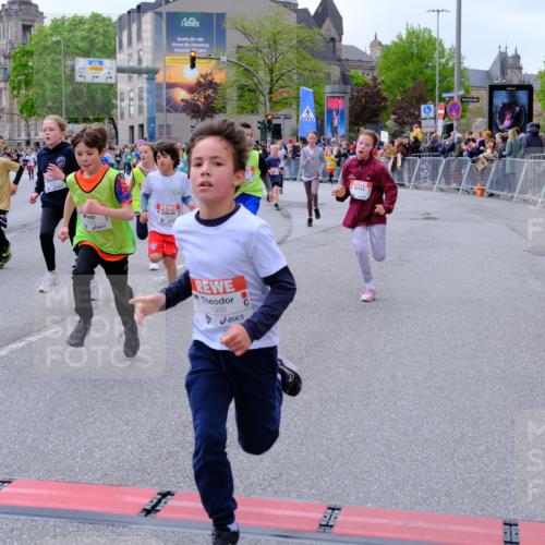 25.04.2026 - Das Zehntel Tim E. http://msf.ph/oto/9569023 25.04.2026 08:55:58 Ziel 1004, 1126, 1131, 1257, 1302, 1307, 1316, 1331, 1341, 1363, 1369, 1562, 1567, 1575, 1639, 1645, 1649, 1758, 1759, 1762, 1959, 1963, 1968, 2040, 2078, 2217, 2222, 2229, 2323, 2463, 2474, 2478, 2565, 2594, 2607, 2972, 3196, 3206, 3465, 3520, 3526, 3559, 3610, 3715, 3718, 3722, 3803, 3844, 3847, 3849, 3891, 3950, 3963 meine-sportfotos.de