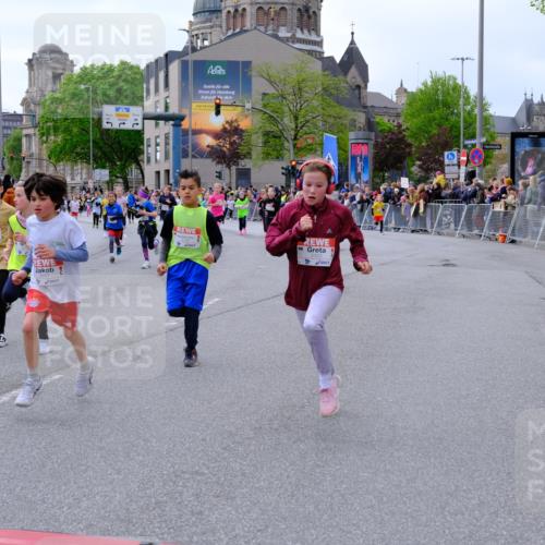 25.04.2026 - Das Zehntel Tim E. http://msf.ph/oto/9569026 25.04.2026 08:55:59 Ziel 1004, 1126, 1131, 1257, 1302, 1307, 1316, 1331, 1341, 1363, 1369, 1562, 1567, 1575, 1649, 1758, 1759, 1762, 1765, 1959, 1963, 1968, 2040, 2078, 2217, 2222, 2229, 2323, 2463, 2478, 2565, 2594, 2607, 2972, 3196, 3206, 3465, 3520, 3526, 3559, 3610, 3715, 3718, 3722, 3803, 3844, 3847, 3849, 3891, 3950, 3963 meine-sportfotos.de